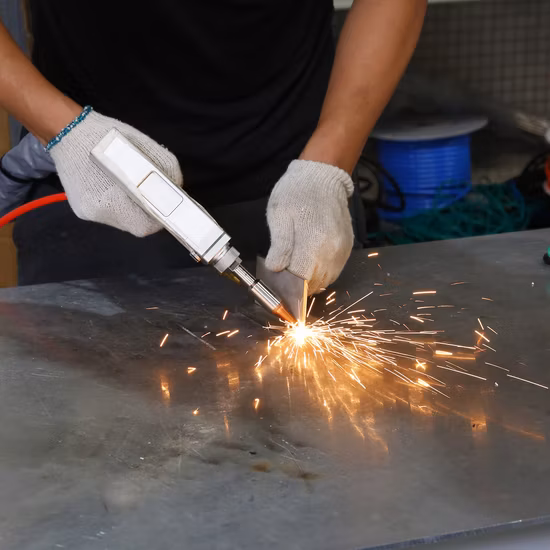 2023 Nouvelle fonction 3 en 1 Chine 1500W 2000W 3000W Machine de nettoyage de soudage au laser à fibre portable pour métal acier inoxydable acier au carbone aluminium